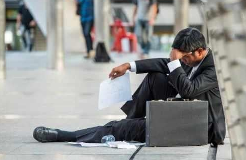  تأثير البطالة على الفرد والمجتمع